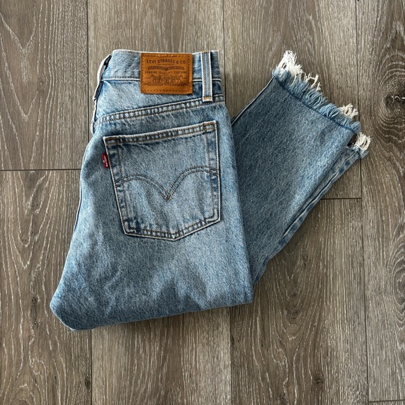 Levi's Denim - Levi's Women's Light Blue Straight-Leg Jeans with Frayed Hem, size 25